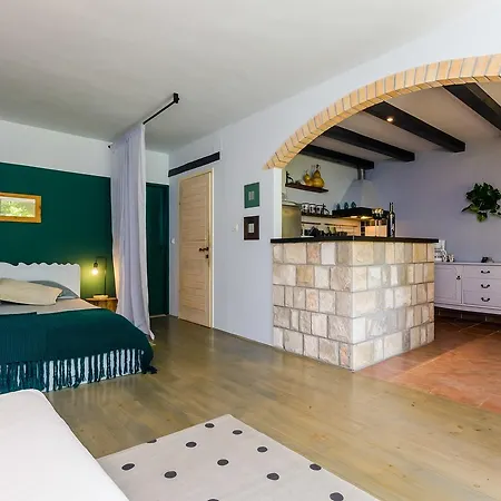 Apartment Little *